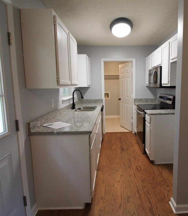 Foto del edificio - 211 Nails Creek Drive