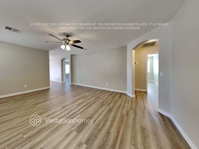 Foto del edificio - 927 S 239th Ln