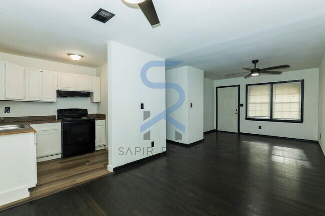 Foto del edificio - Move-In Ready All-Electric 3BR in Desirable Carroll Heights