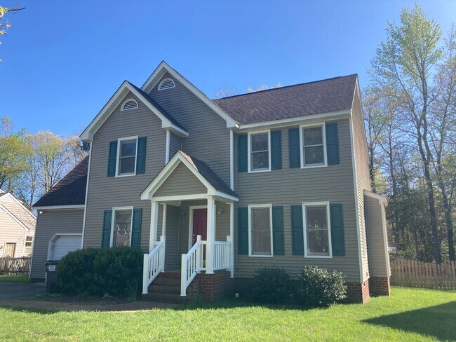 Building Photo - Lovely Four Bed Two and Half Bath Home in ...