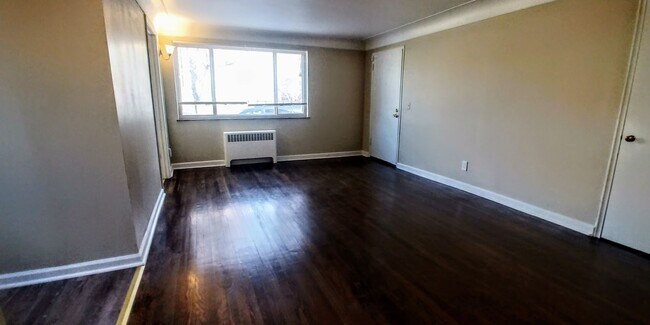 Foto del edificio - 7147 Eastlawn Dr