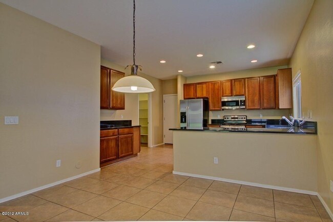 Building Photo - Gorgeous 4 Bed Home near Park, School in w...