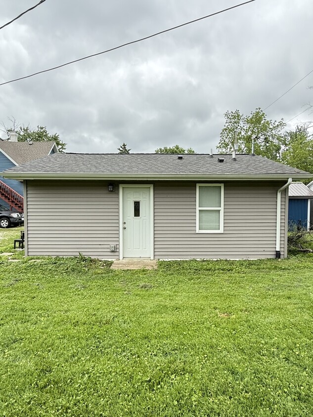 Building Photo - 307 W Ells Ave