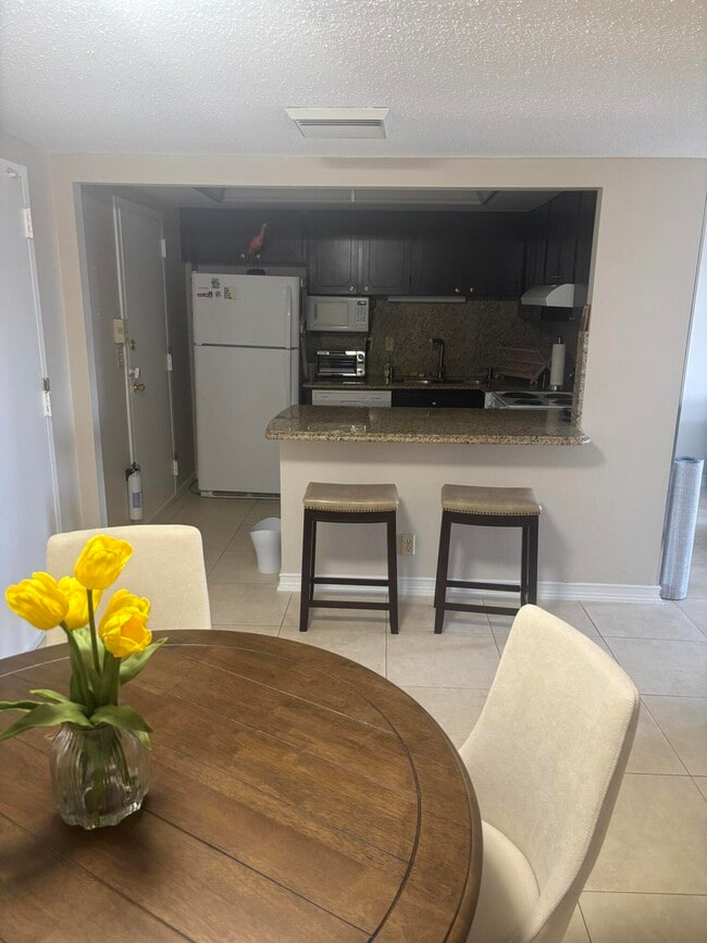 Foto del edificio - 3230 S Ocean Blvd