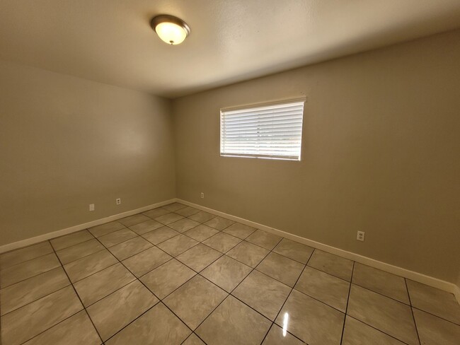 Building Photo - 122