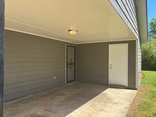 Foto del edificio - 5168 Corkwood Dr