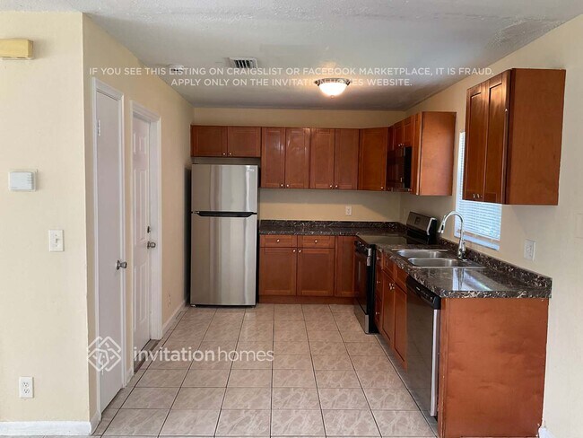 Foto del edificio - 479 NW 19th Ct