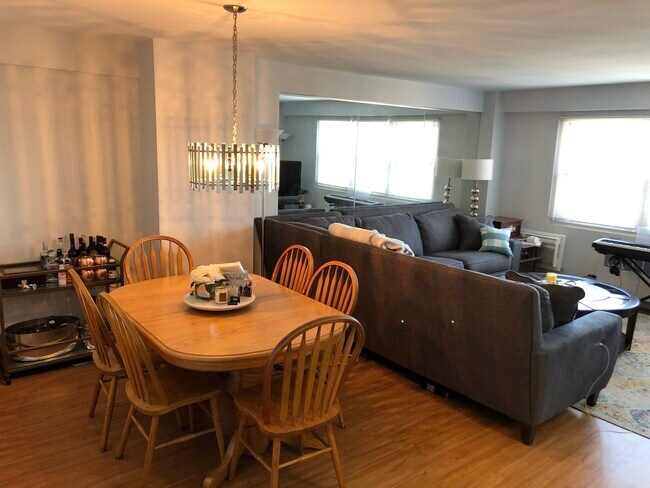 Foto del edificio - 2909 N Sheridan Rd