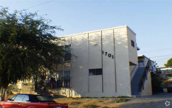 Primary Photo - 1701 College View Dr