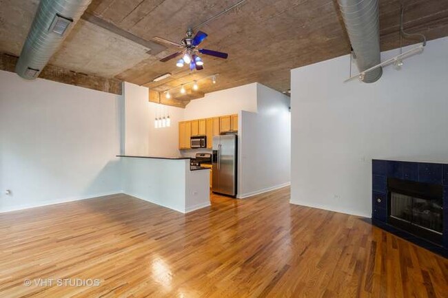 Building Photo - 1111 W 14th Pl