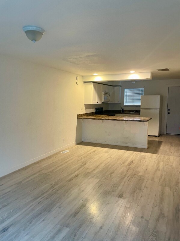 Foto del edificio - 6441 W Douglas St