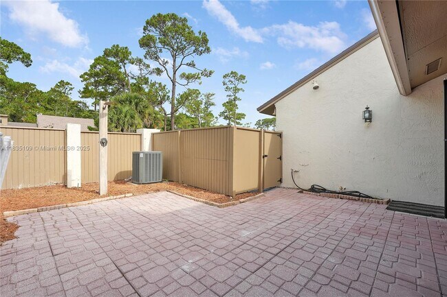 Building Photo - 244 Pleasant Wood Dr