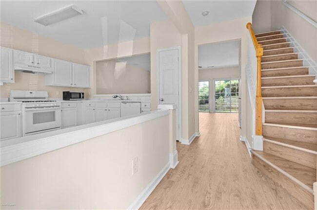 Building Photo - 1010 Bendleton Trce
