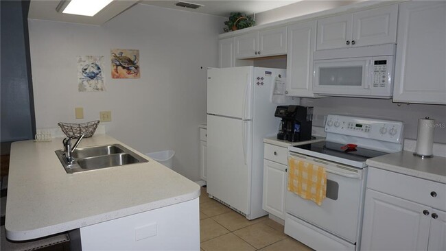 Foto del edificio - 7704 Hillside Ct