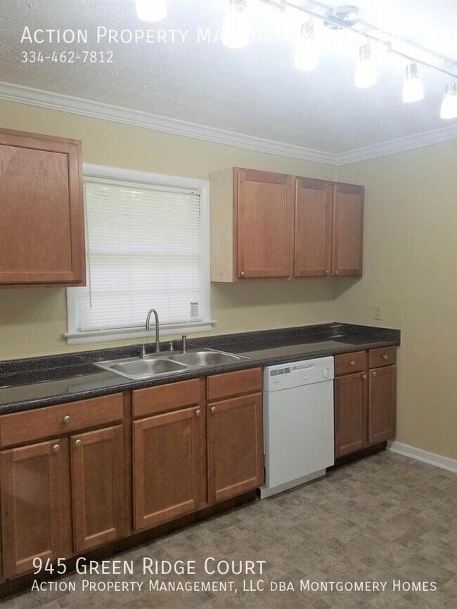 Foto del edificio - 945 Green Ridge Ct