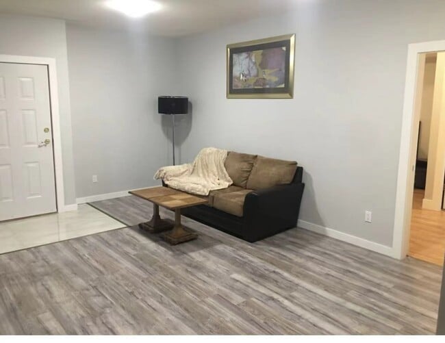 Photo du bâtiment - 16077 Morgan Creek Cres