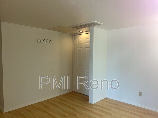 Foto del edificio - 2555 Clear Acre Ln