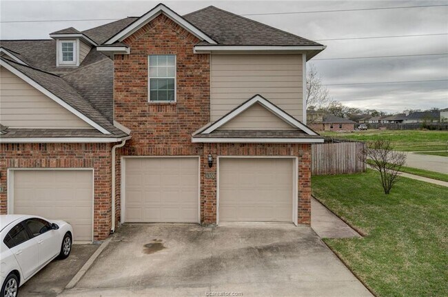 Building Photo - 4300 Spring Hill Dr