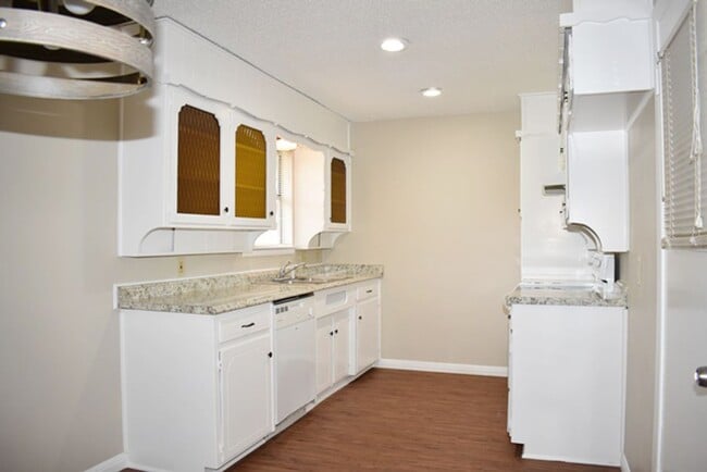 Building Photo - Newly updated 3-2-2 in Fort Worth!