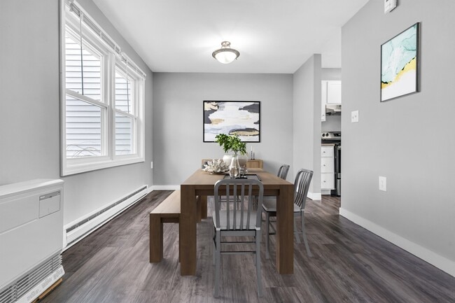 Tamarlane Dining Room - Tamarlane Apartments, LLC
