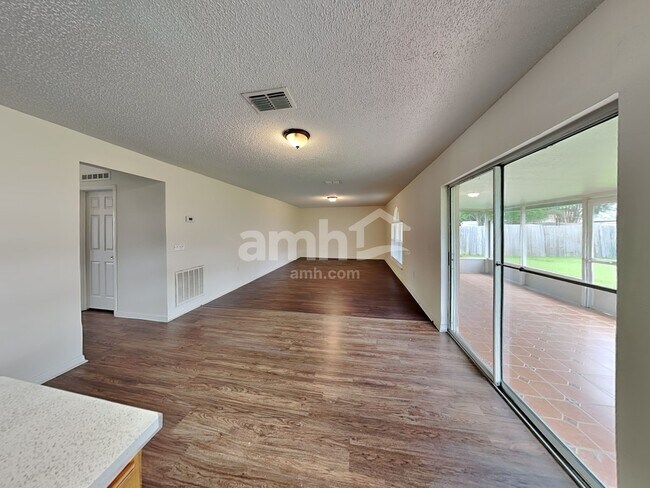 Foto del edificio - 5514 Ortega Park Blvd