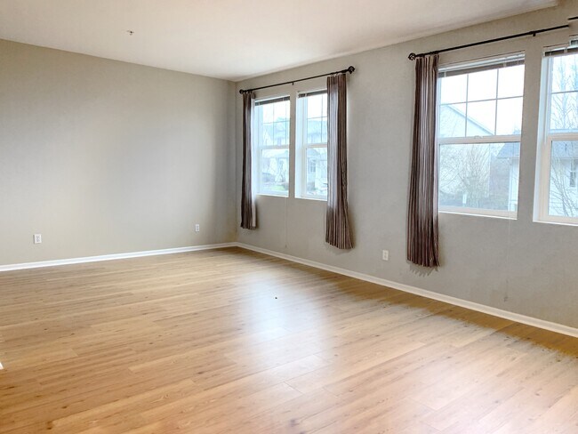 Building Photo - 3739 S Holly Park Dr