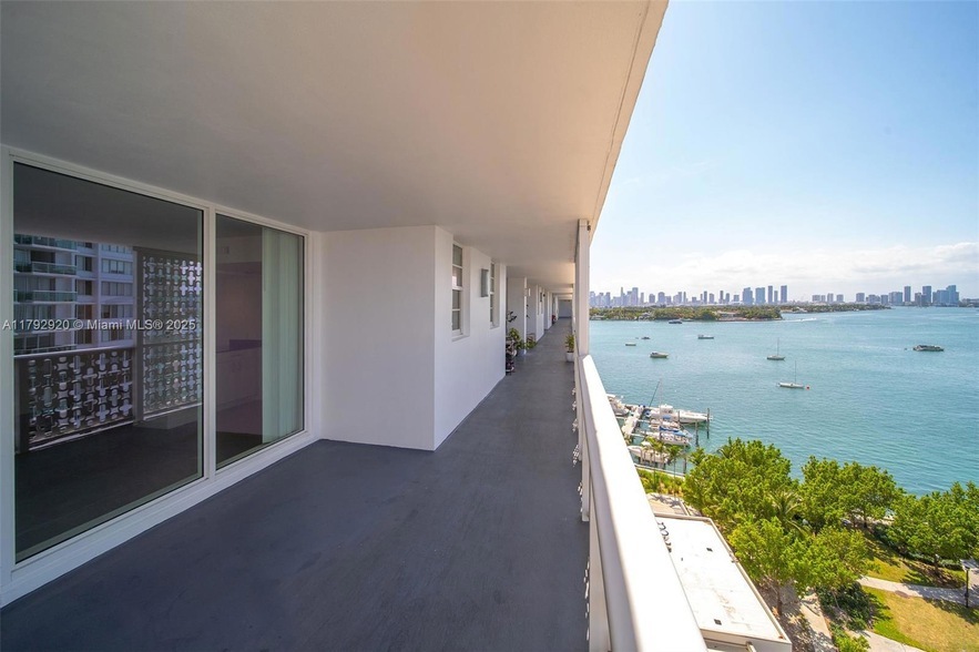 Foto principal - 910 West Ave