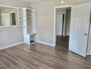 Building Photo - 2402 Everett Ave