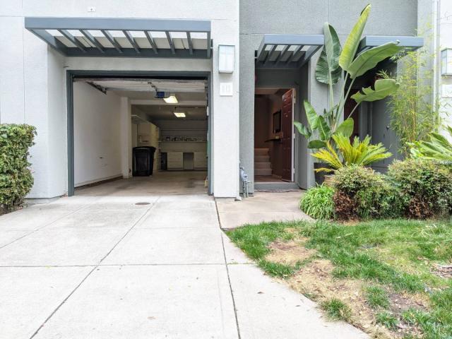 Building Photo - 3 bedroom in Hayward CA 94541