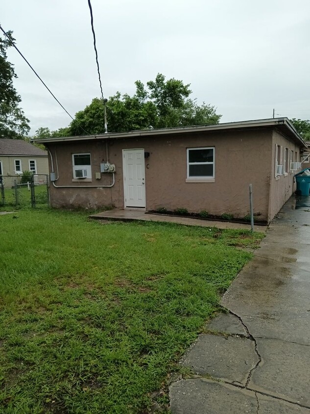 Photo - 3 Bedroom, 1 Bath for Rent with NO HOA at 902 West Jackson Street Orlando FL 32805