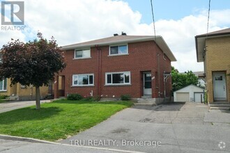 Building Photo - 1006 Riddell Ave S