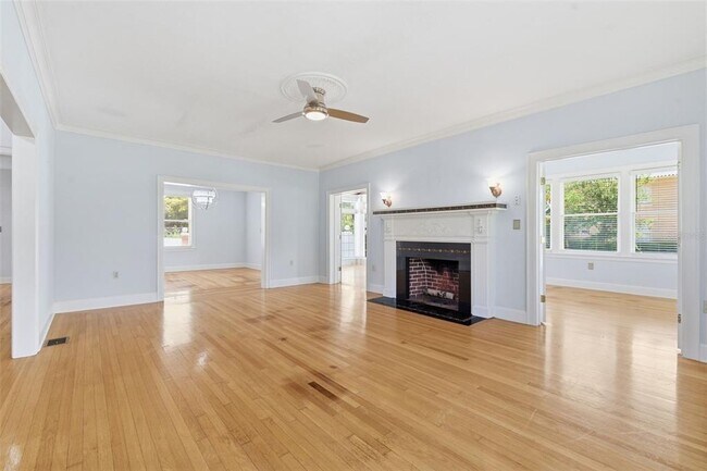 Foto del edificio - 555 18th Ave NE