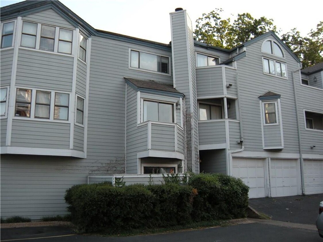 Primary Photo - Gables 11 - 2 Bed - 1 1/2 Bath - 2 Car Per...