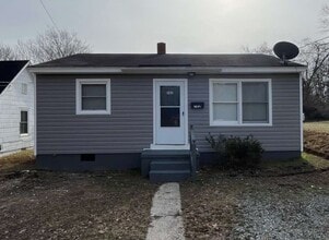 Building Photo - 702 Ross Ave
