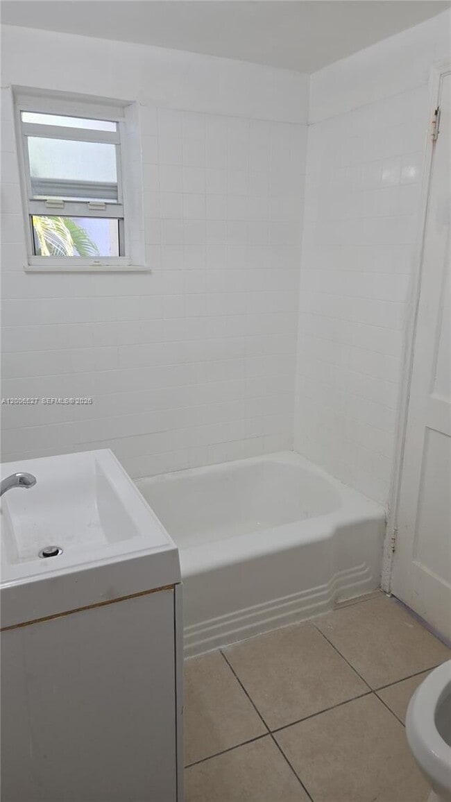 Foto del edificio - 9473 Abbott Ave