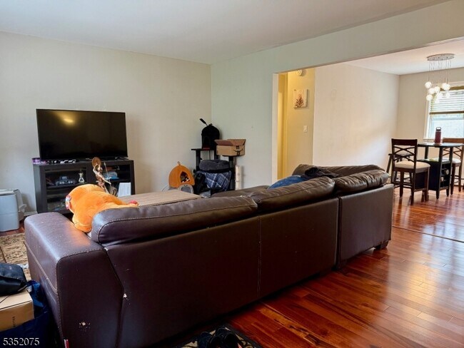 Foto del edificio - 2467 NJ-10