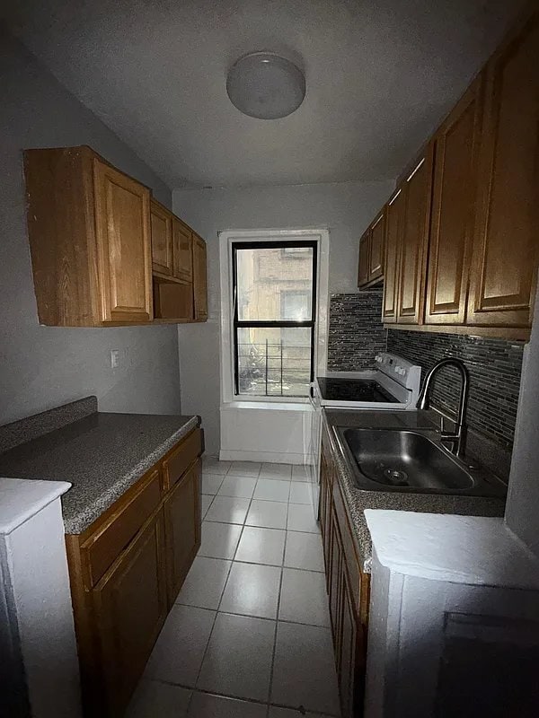 Building Photo - 253 E 181st St