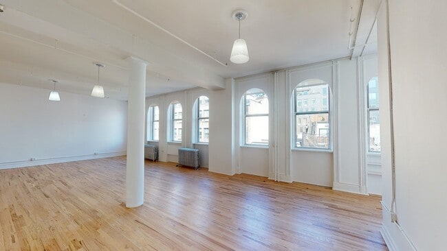 Building Photo - 1400 SF Chelsea Loft