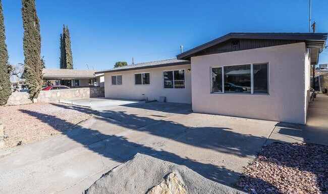 Building Photo - 4870 Mcgregor Dr