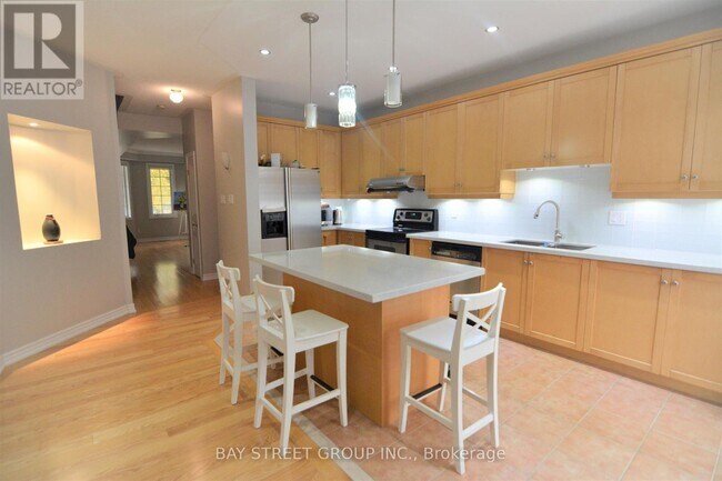 Building Photo - 111 Southbrook Crescent