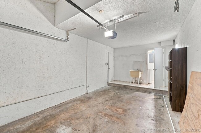 Building Photo - 8690 NW 40th St