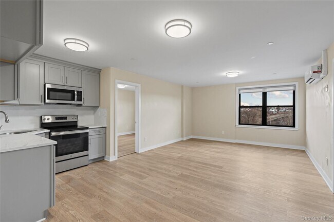 Foto del edificio - 135 Wakefield Ave