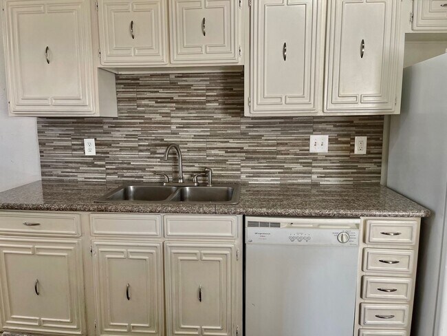 Building Photo - Nice Townhome in Arlington