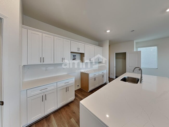 Foto del edificio - 10140 Mountain Crest St