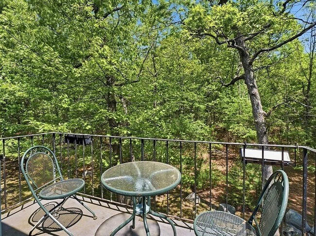 Foto del edificio - 15 Shadowbrook Ln