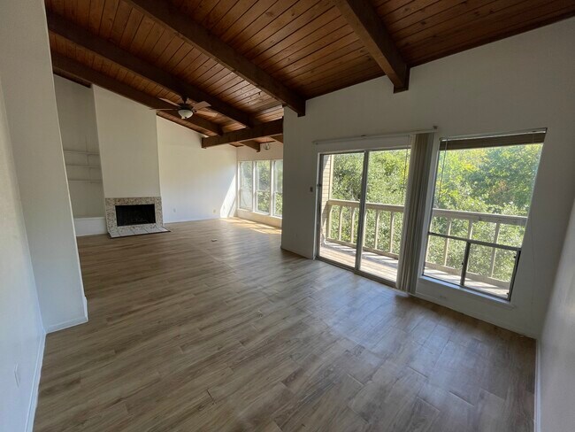 Building Photo - 6109 Shadow Valley Dr