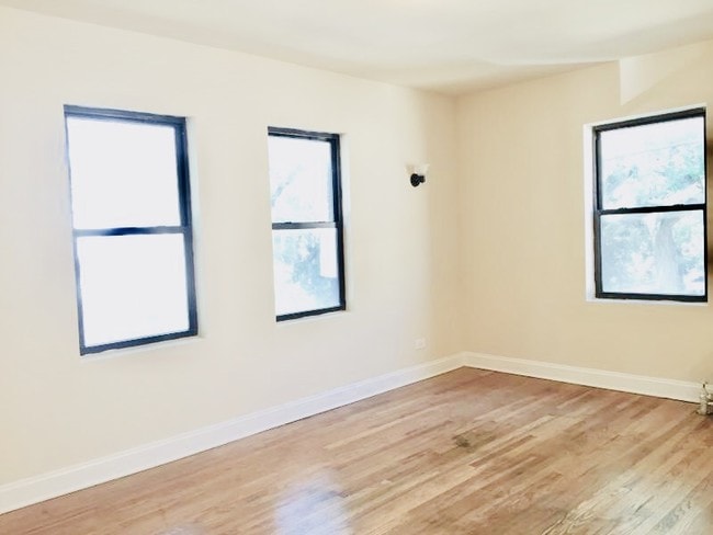 Building Photo - 2959 N Damen Ave