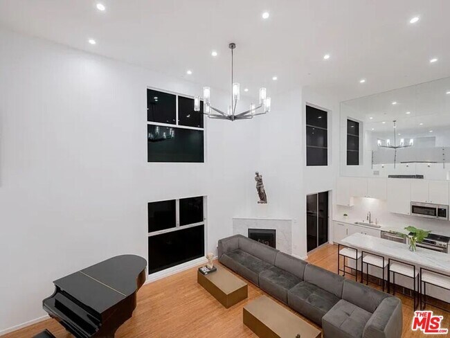 Foto del edificio - 7062 Hawthorn Ave