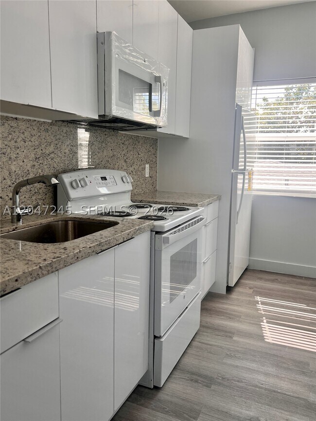 Foto del edificio - 852 SW 13th Ct