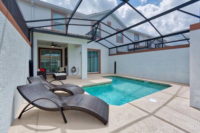 Building Photo - 4924  Beautiful Townhome Private Pool Disney